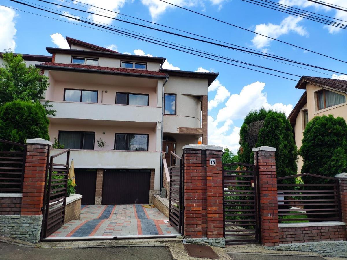 Ten'S Apartment - Spatios Si Linistit Cluj-Napoca Exterior photo
